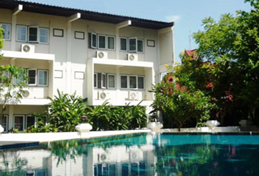 Changpuak Hotel Chiang Mai Exterior photo
