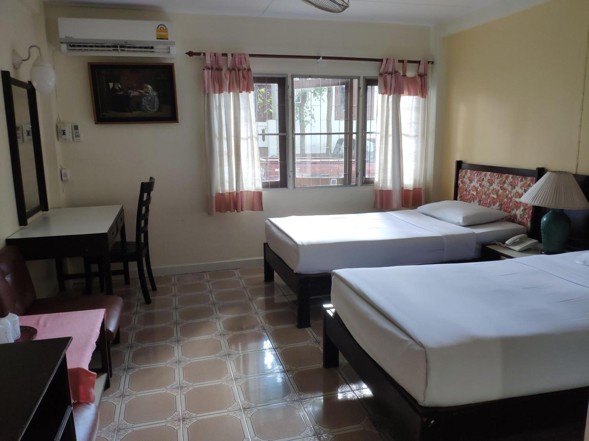 Changpuak Hotel Chiang Mai Exterior photo