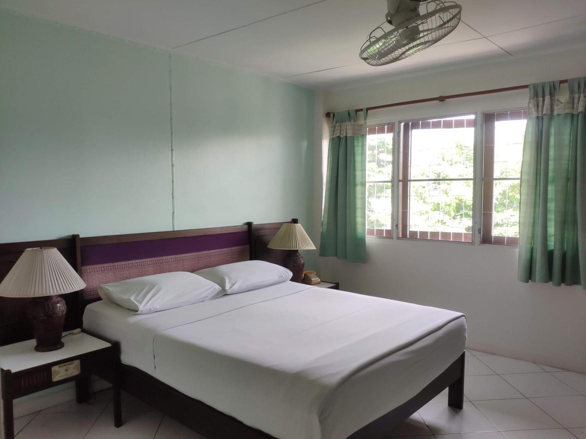 Changpuak Hotel Chiang Mai Exterior photo