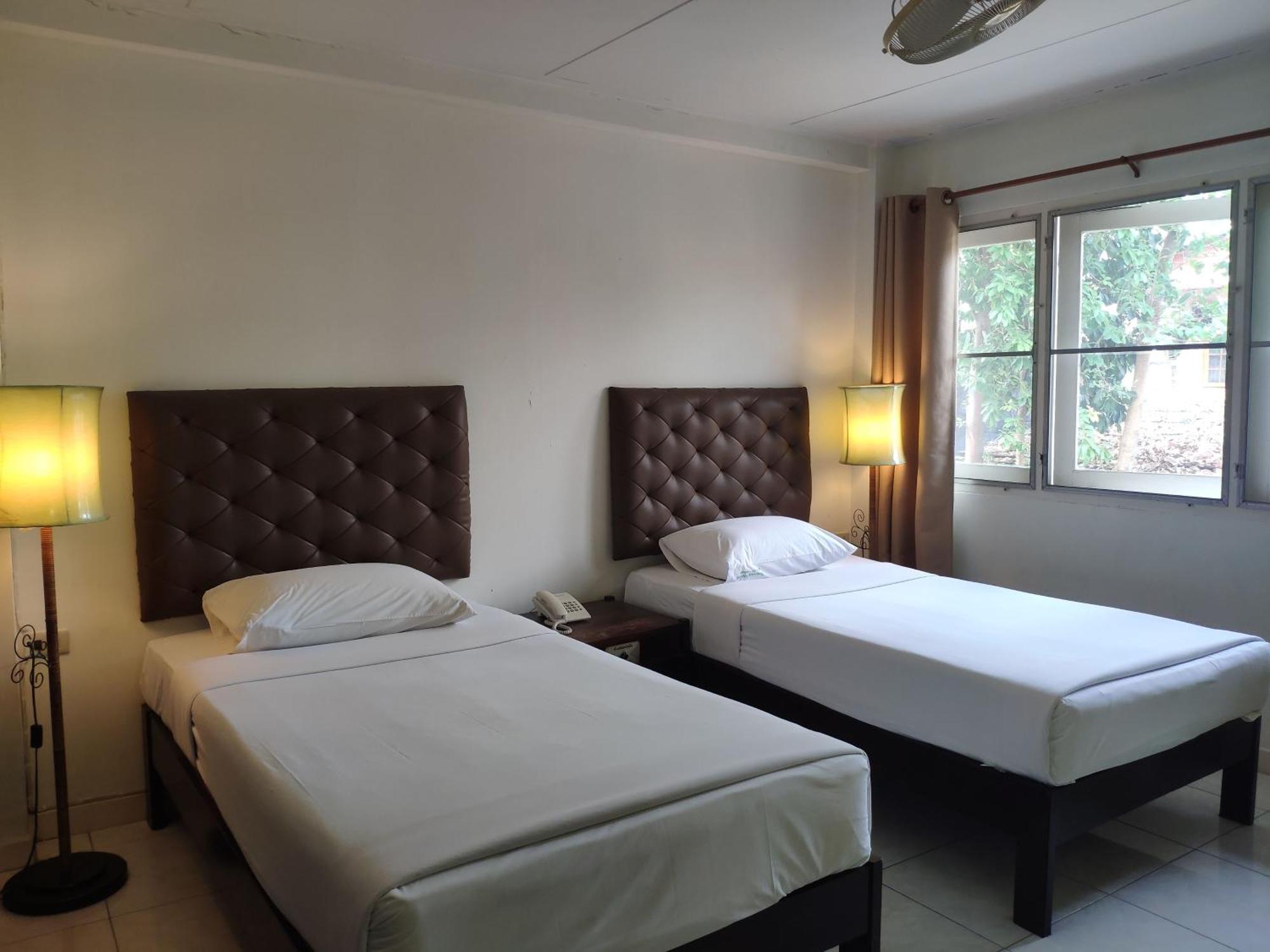 Changpuak Hotel Chiang Mai Exterior photo